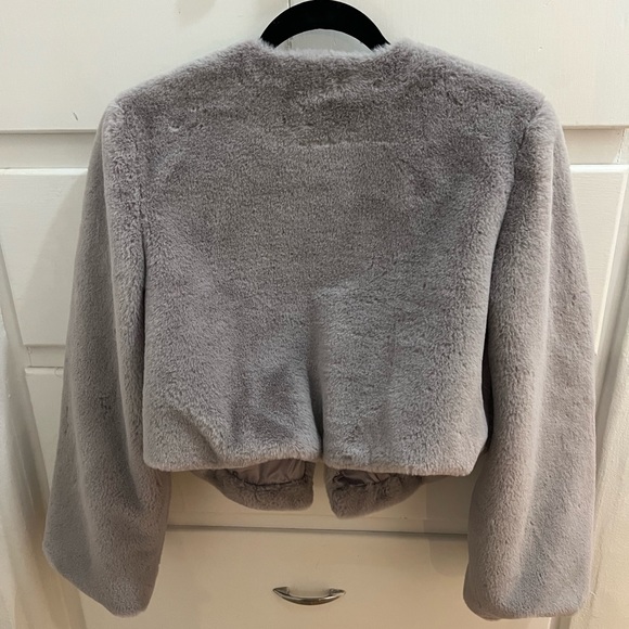 Gianni Bini faux fur cropped jacket size small. - Picture 3 of 3